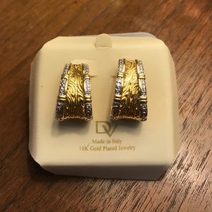 18KT gold plated earrings.